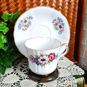 👉*VINTAGE* WINDSOR BONE CHINA TEACUP & SAUCER SET  ~PINK & BLUE ANEMONE FLOWERS